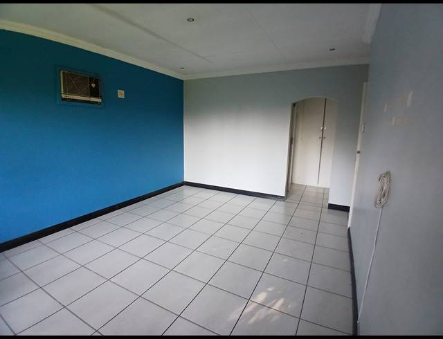 4 BEDROOM HOUSE FOR SALE IN PARKHILL GARDENS